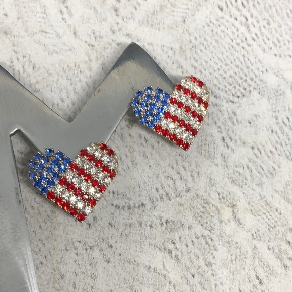 Patriotic American flag pattern statement earrings. - Picture 7 of 7